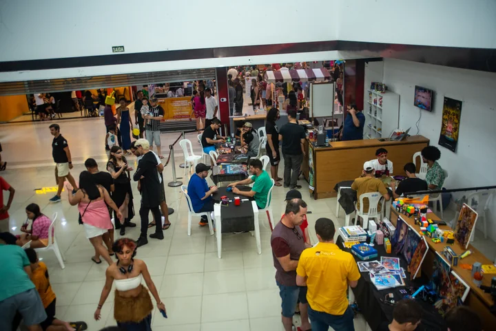 Vista do ambiente e do público do AnimeMix 2024.
